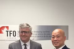 Vu Ba Phu, directeur de Vietrade (droite) et Steven Tipman, directeur exécutif de TFO Canada. Photo : VNA