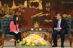 Le vice-Premier ministre permanent Pham Gia Tuc reçoit e 19 août à Hanoï l’ambassadrice des États-Unis au Vietnam, Jennifer Wicks. Photo: chinhphu.vn