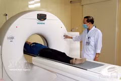 Scanner pulmonaire réalisé pour un patient à l’Hôpital des maladies pulmonaires de Nam Dinh. Photo: VNA