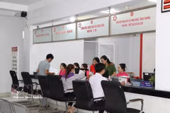 Le taux de dossiers traités en ligne à Hô Chi Minh-Ville atteint désormais 76 %. Photo: VNA