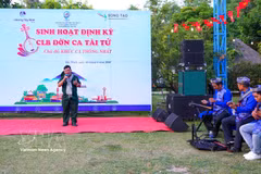 Une performance de don ca tai tu. Photo: VNA
