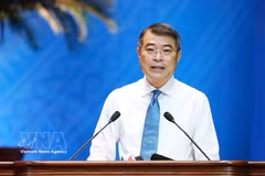 Le Premier ministre Le Minh Hung s'exprime lors du dialogue. Photo: VNA