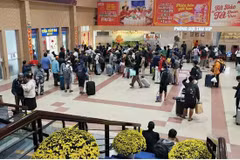 Plus de 300.000 billets de train vendus pour les congés du Têt. Photo: VietnamPlus