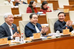 Le président de l'Assemblée nationale Trân Thanh Mân (centre). Photo: VNA