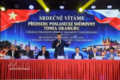 Le président de la Chambre tchèque à la rencontre de la communauté vietnamienne. Photo: VNA