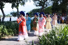 Un grand nombre de touristes à Huê. Photo: VNA