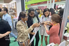 Les produits de beauté et de bien-être élaborés à partir des fruits de Dak Lak ont également suscité un vif intérêt auprès des consommateurs malaisiens. Photo: VNA