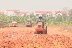 La rocade 4 de la région de la capitale Hanoï traverse Hung Yen sur 19,3 km et nécessite la récupération de 281,54 hectares dans sept communes. Photo: baohungyen.vn