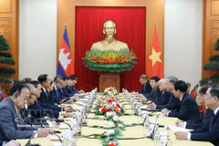 Le secrétaire général du Parti Tô Lâm reçoit Hun Sen, président du Parti du peuple cambodgien et président du Sénat du Cambodge, à Hanoi en septembre 2025. Photo: VNA