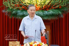 Le secrétaire général du Parti et président de la République, To Lam, s'exprime lors de la réunion. Photo: VNA