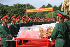 Dak Lak honore la mémoire de 27 soldats volontaires et experts vietnamiens tombés au Cambodge. Photo: VNA