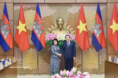 La présidente de l’Assemblée nationaledu Cambodge, Samdech Khuon Sudary, et le président de l’Assemblée nationale vietnamienne, Tran Thanh Man. Photo. VNA