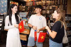 Des touristes étrangers au Vietnam. Photo: VietnamPlus