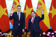Le Premier ministre Pham Minh Chinh et son homologue espagnol Pedro Sánchez. Photo: VNA