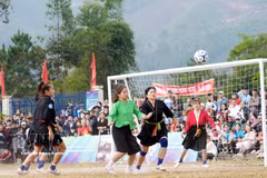 Un match lors de Coupe VTV de football féminin des minorités ethniques du Vietnam. Photo: VNA 
