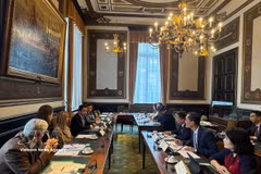 La délégation de la Commission de la Culture et des Affaires sociales de l’Assemblée nationale rencontre la Commission de la Justice de la Chambre des représentants de Belgique. Photo: VNA