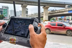 Hanoï renforce la surveillance du trafic grâce aux drones. Photo: VNA