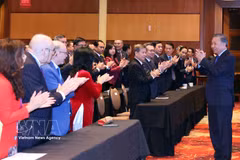 Le secrétaire général du Parti et président vietnamien Tô Lâm rencontre des représentants de la communauté vietnamienne au Canada. Photo: VNA
