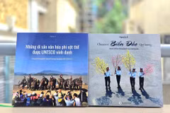 Deux livres photos de Nguyên A. Photo: VietnamPlus 
