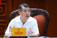 Le Premier ministre Lê Minh Hung s'exprime lors de la réunion. Photo: VNA