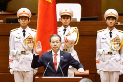 Le président de la Cour populaire suprême Nguyên Van Quang prête serment. Photo: VNA