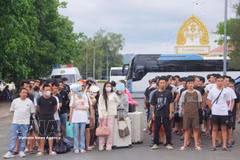 An Giang reçoit 109 citoyens vietnamiens remis par le Cambodge. Photo: VNA