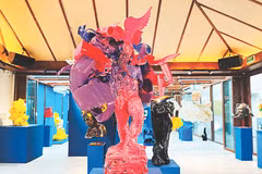 Un artiste transforme les déchets en message pour un mode de vie durable 