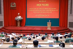 Le Premier ministre Lê Minh Hung s'exprime lors de de la conférence de bilan semestriel du ministère de la Sécurité publique. Photo: VNA