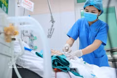 L’Hôpital Duc Giang déploie de nouvelles techniques médicales hautement spécialisées afin de sauver des patients gravement atteints. Photo: VNA