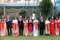 Cérémonie d'inauguration d'un buste du héros national cubain José Martí à Ho Chi Minh-Ville. Photo: VNA