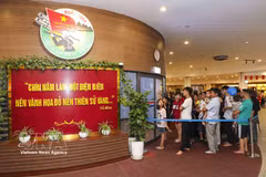 Des touristes à Diên Biên. Photo: VNA