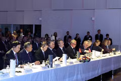 Dans le cadre de sa visite d’État au Danemark, le secrétaire général du Parti et président de la République, To Lam, et le roi Frederik X participent au Forum des entreprises Vietnam-Danemark. Photo: VNA