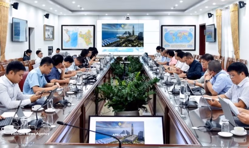 Des responsables se sont réunis à Hanoï le 10 juillet pour examiner la collaboration entre les agences en vue de la construction du Centre de presse international pour la Semaine des dirigeants économiques de l'APEC 2027. (Photo : VNA)