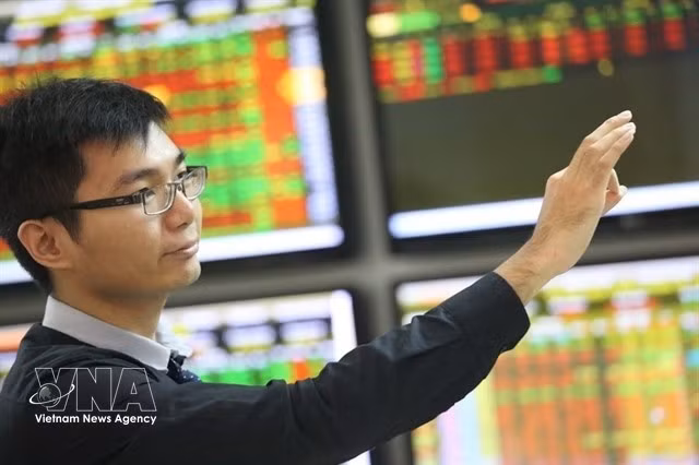 D'après les experts, la valorisation relativement attractive du Vietnam pourrait contribuer à attirer des investisseurs actifs. Photo : VNA