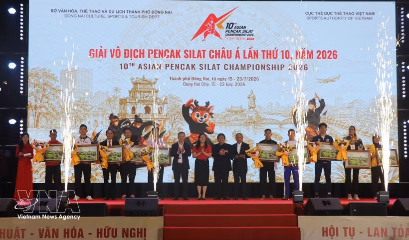 Représentants des pays et territoires participant au Championnat asiatique de Pencak Silat. (Photo : VNA)