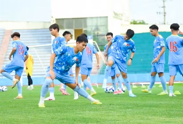 Des joueurs vietnamiens s'entraînent en vue des matchs de qualification du Groupe C pour la Coupe d'Asie des moins de 20 ans de l'AFC 2027. Photos : VFF