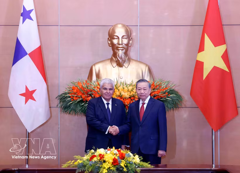 Le secrétaire général du Comité central du Parti communiste du Vietnam (PCV) et président de la République, Tô Lâm, et le le président de la République du Panama, José Raúl Mulino. Photo : VNA