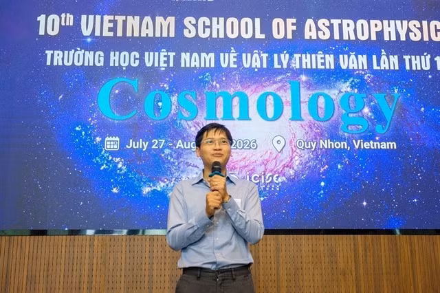 Le Dr Nguyen Nhat Minh, premier Vietnamien à recevoir le prix Buchalter de cosmologie 2024 décerné par l'American Astronomical Society, préside VSOA 10. Photos : ICISE