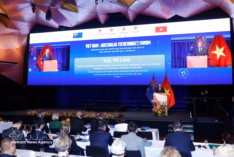 Le secrétaire général du Comité central du Parti communiste du Vietnam et président de la République, Tô Lâm, prononce un discours lors du Forum Tech Connect sur les sciences, technologies et l’innovation, l’éducation-formation et le développement des ressources humaines, à l’Université de technologie de Sydney, le 10 août 2026 au matin. Photo : VNA