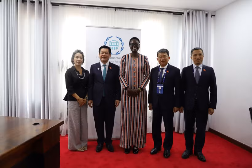 Le vice-président de l’Assemblée nationale Nguyen Hong Dien et la présidente de l’UIP, Tulia Ackson. Photo : ministère des Affaires étrangères