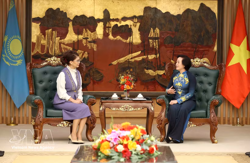 La vice-Première ministre Pham Thi Thanh Tra reçoit Aida Balayeva, vice-Première ministre et ministre de la Culture et de l’Information du Kazakhstan. Photo : VNA