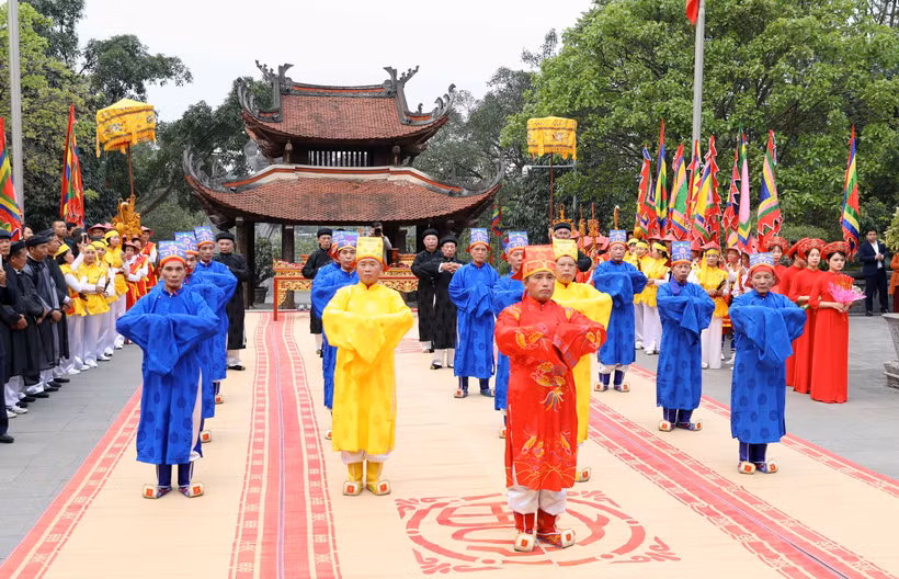 Cérémonie rituelle traditionnelle au temple dédié à Lạc Long Quân. Photo : VNA
