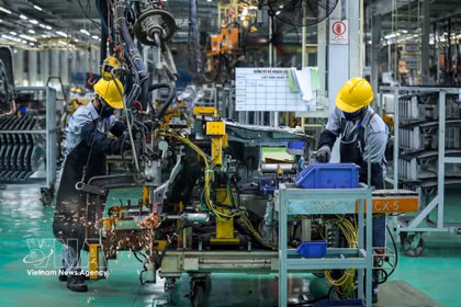 THACO mise sur un déploiement massif de technologies de pointe et d’équipements modernes pour booster la productivité et la qualité de sa gamme automobile. Photo : VNA