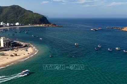 Village côtier de Nhon Hai, dans le quartier de Quy Nhon Dông, province de Gia Lai. Sous l'effet du changement climatique, la montée des eaux menace de submerger de nombreux quartiers résidentiels. Photo: VNA