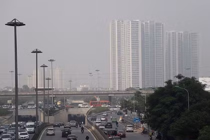 La capitale a mis en œuvre diverses mesures pour lutter contre la pollution atmosphérique, en particulier durant la saison sèche. Photo: baochinhphu.vn