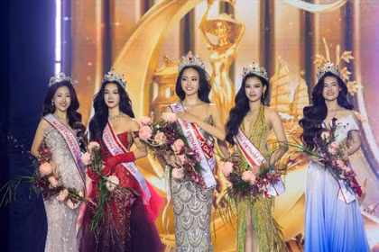 Le top 5 de Miss Charm Vietnam 2026. Photo : Comité d’organisation