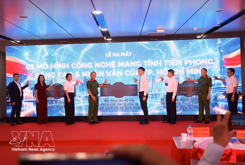 Cérémonie de lancement de trois modèles pionniers de transformation numérique à Hô Chi Minh-Ville. Photo: VNA