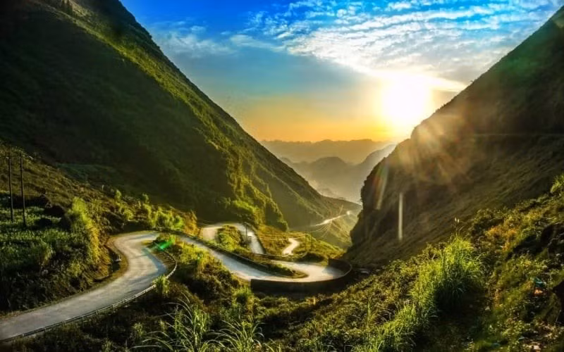 La boucle de Hà Giang. Les routes de montagne, bien que magnifiques, peuvent se révéler exigeantes pour les conducteurs novices. Photo: hagiangplateautours.com