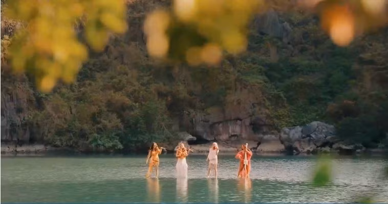 Capture d'écran du clip «Victory – Bond in Vietnam».