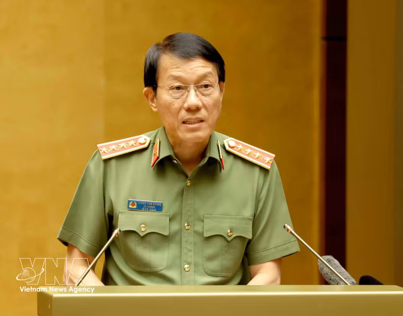 Le général Luong Tam Quang, membre du Politburo et ministre de la Sécurité publique lors de la conférence nationale pour diffuser et mettre en œuvre les résolutions adoptées lors du troisième Plénum du Comité central du Parti du 14e mandat, le 29 juillet. Photo : VNA